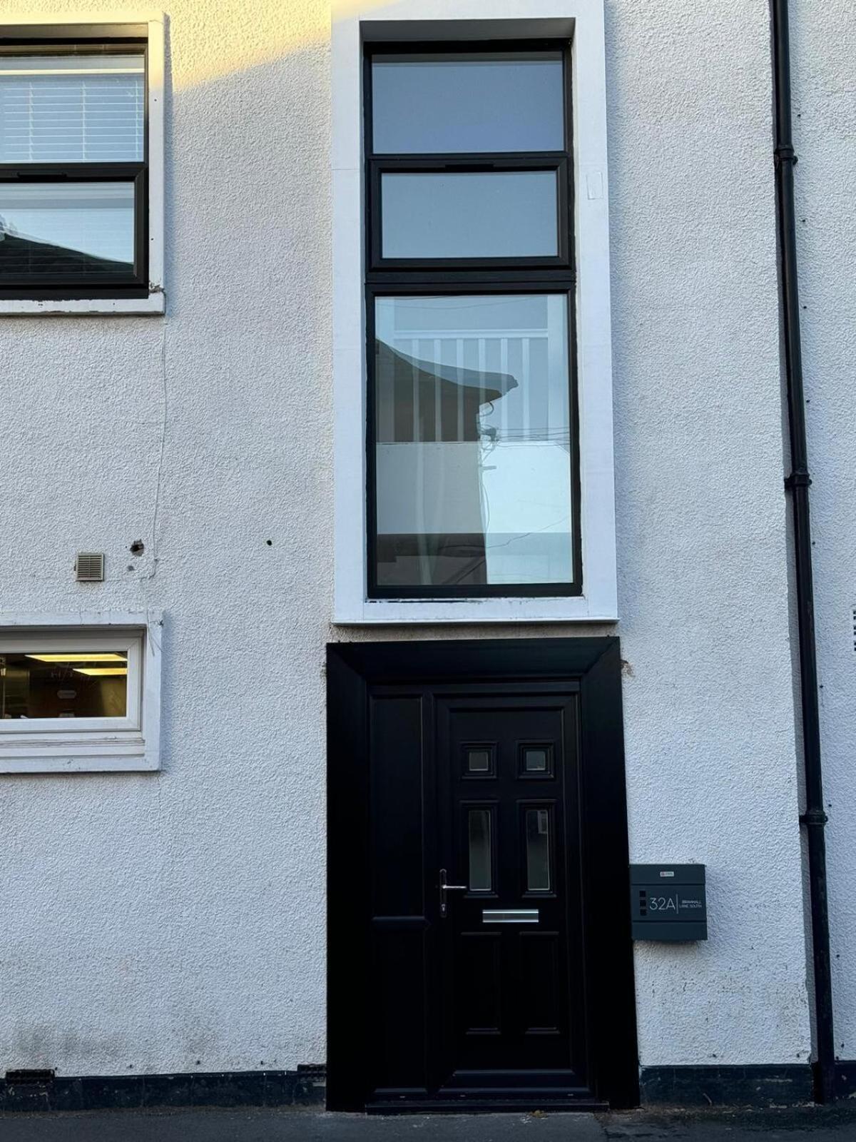 Modern Studio Flat In Bramhall Exterior photo