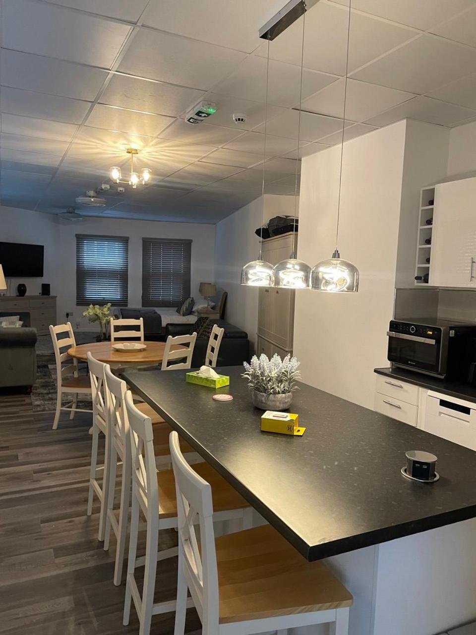 Modern Studio Flat In Bramhall Exterior photo