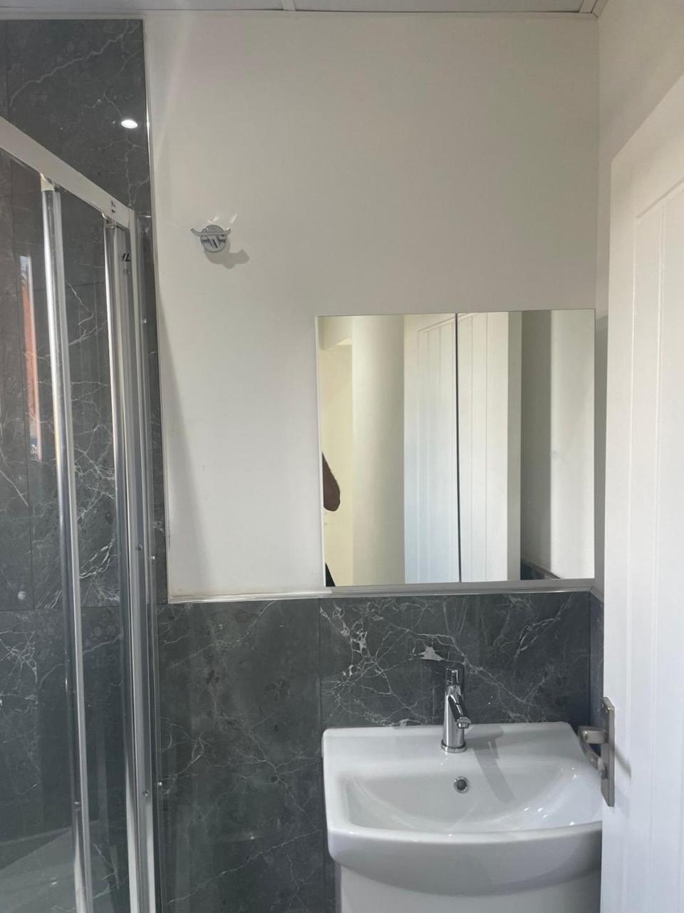 Modern Studio Flat In Bramhall Exterior photo