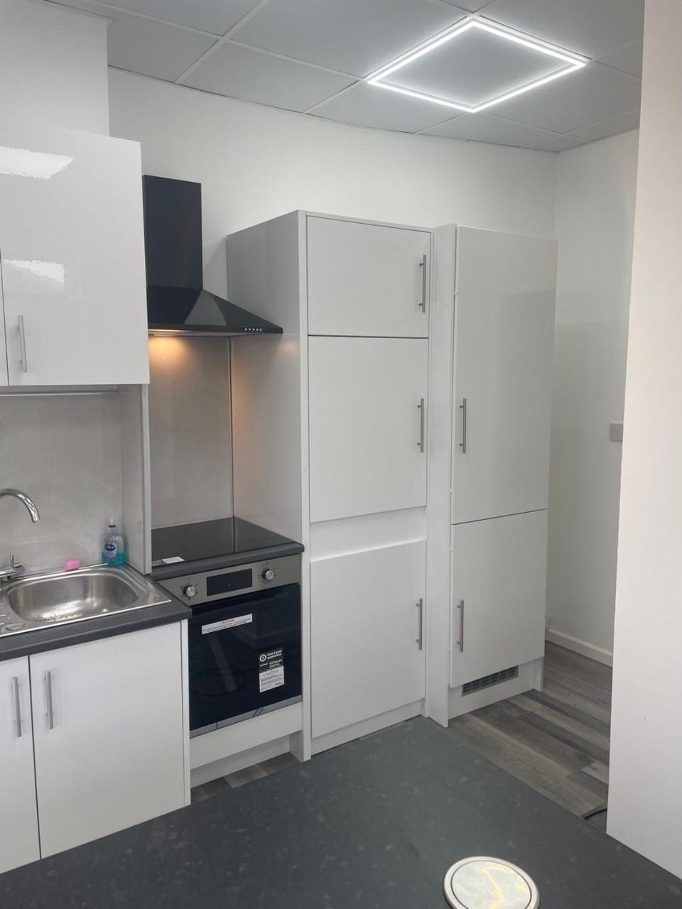 Modern Studio Flat In Bramhall Exterior photo
